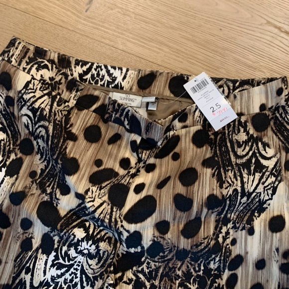 CHICO'S So Slimming Animal Instinct 24 Inch Crop Size 2.5 (14R) - Picture 2 of 4